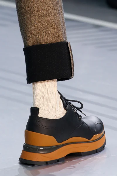 Look 25